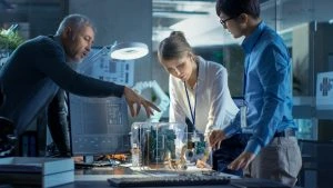 Surveillance continue et la gestion des risques en infogérance pour assurer la sécurité et la performance des parcs informatiques