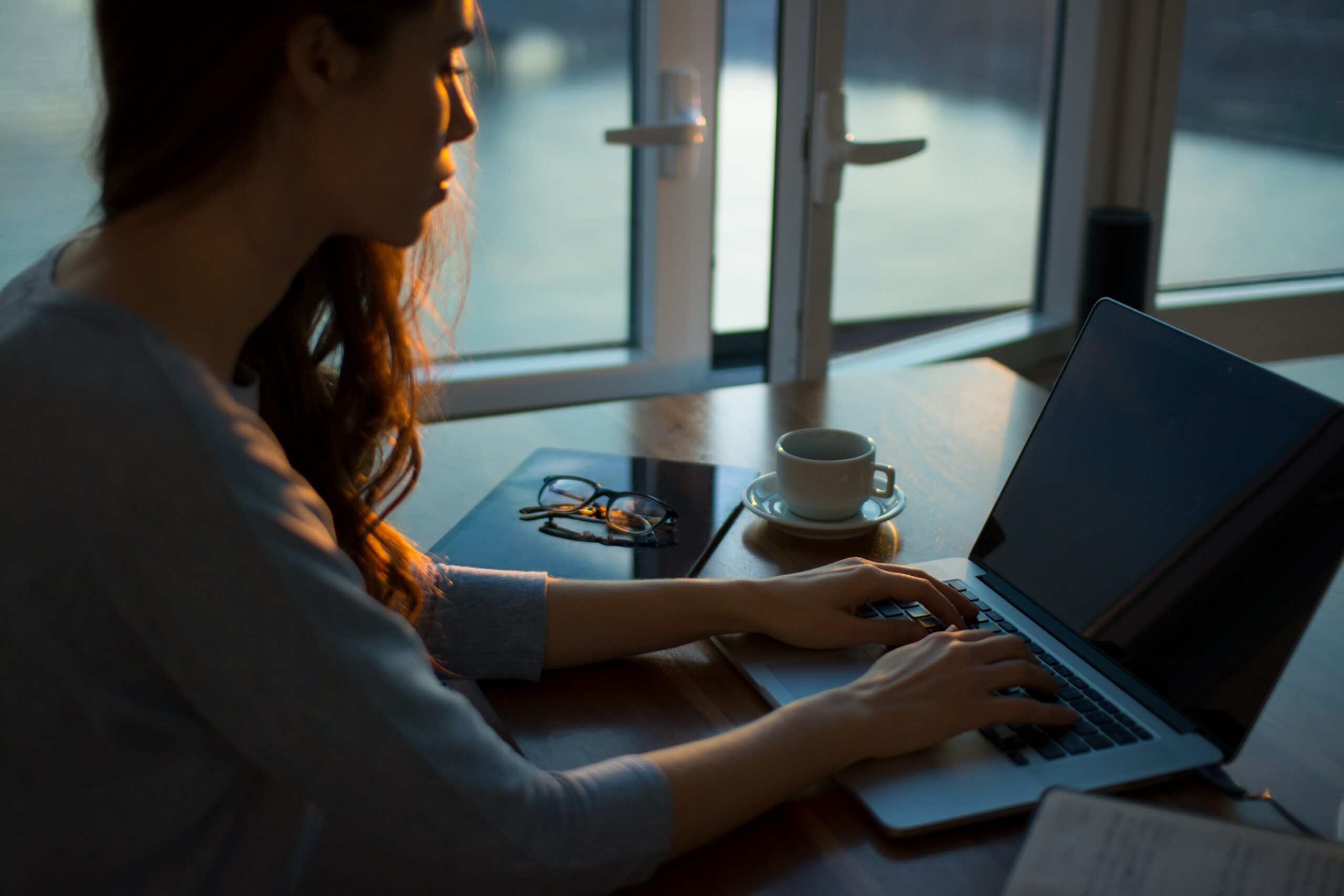 Plateforme SharePoint de Microsoft, collaboration en entreprise, gestion documentaire, travail à distance, télétravail, outils de collaboration, cloud, sécurité des données, gestion des informations, centralisation des fichiers.
