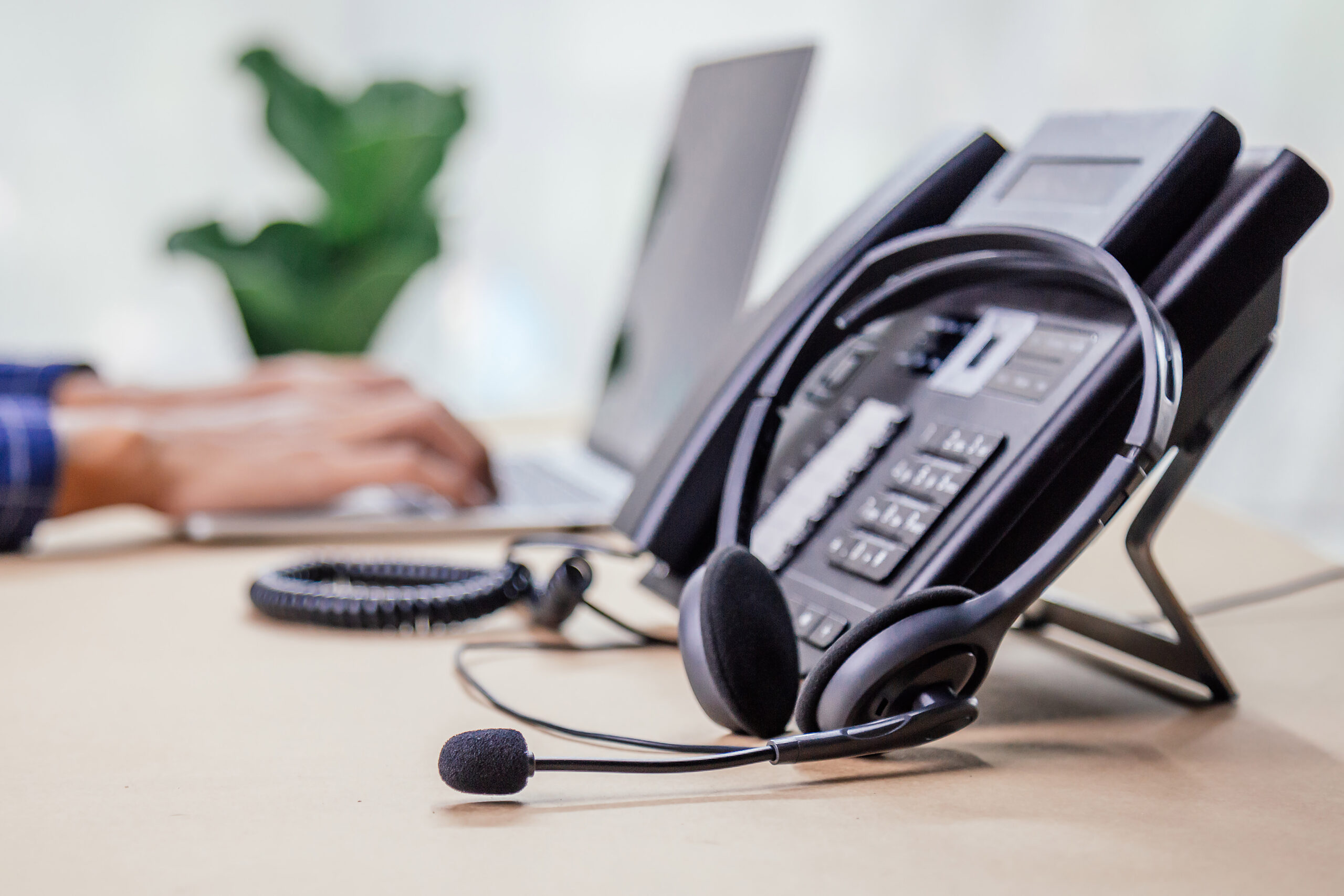Service d'astreinte informatique 24/7, assurant une intervention rapide pour garantir la continuité des activités des entreprises, avec une équipe de techniciens certifiés prêts à résoudre les incidents critiques.